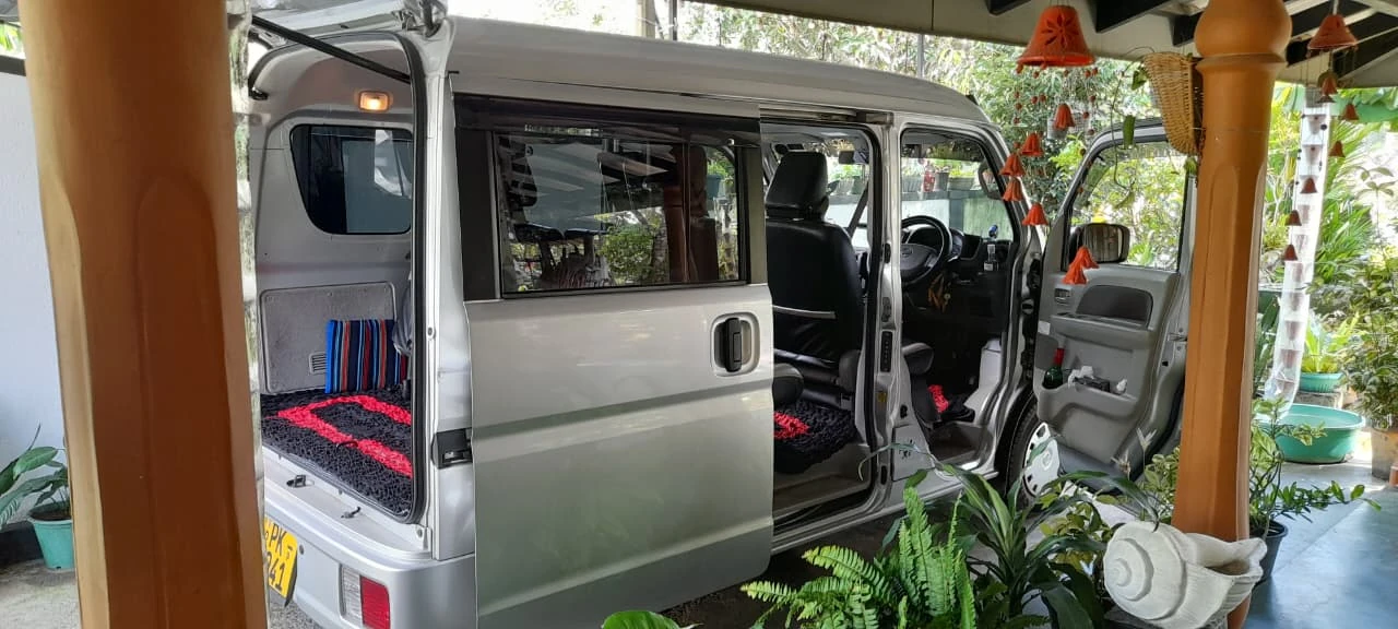Nissan Clipper Mini Van
